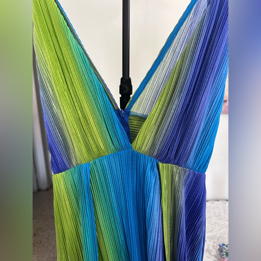 Fashion Nova Plisse Blue Green Maxi Dress Size L NWT - Picture 8 of 12
